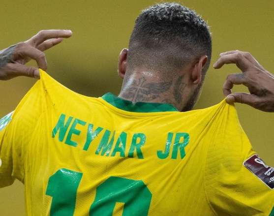 Неймар обнажил одно место в ответ фанатам на критику за лишний вес