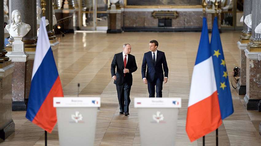 Макрон подзвонив Путіну обговорити Навального і Білорусь