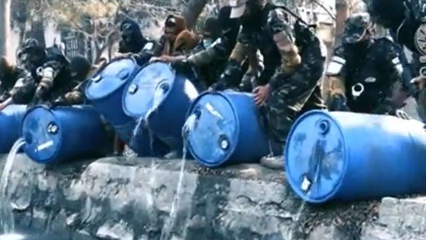 Талибы создали в Афганистане "алкогольную реку": в канал вылили около 3000 литров спиртного (ВИДЕО) 