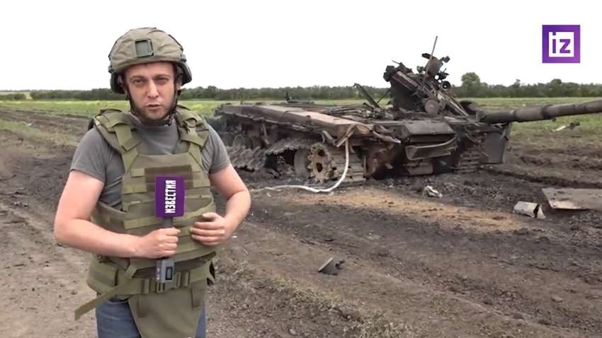 Росіяни показали відео зі знищеним "українським" танком: їх видала одна деталь