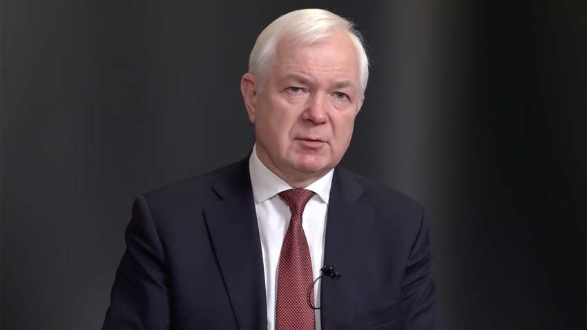 Чия Побєда? Генерал розповів, що відбувається в селі, яке начебто захопили росіяни 