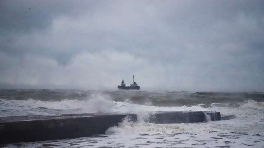 Екіпаж танкера  Delfi, що зазнав аварії, відмовляється від евакуювання