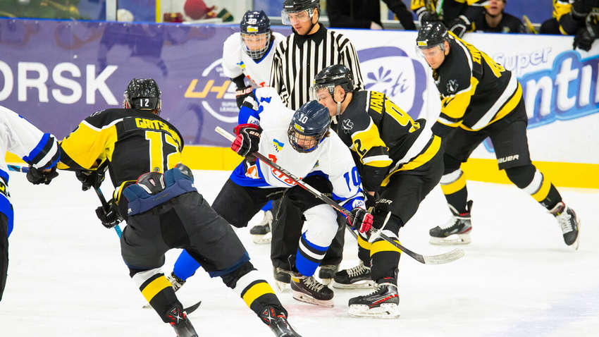 Шайби Тимченка та Бабрусєва врятували "Краматорськ" у матчі проти "Альтаїра"