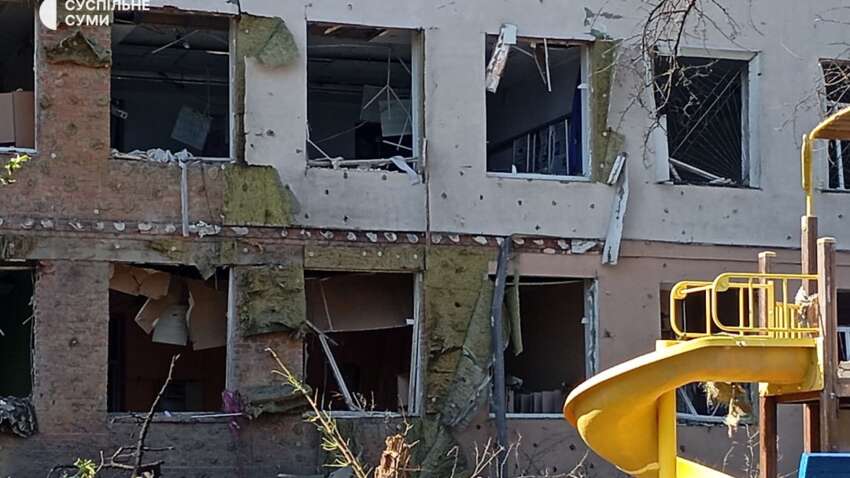 Россия ударила авиабомбой по школе в Сумах: там сегодня были дети Россия ударила авиабомбой по школе в Сумах: там сегодня были дети
