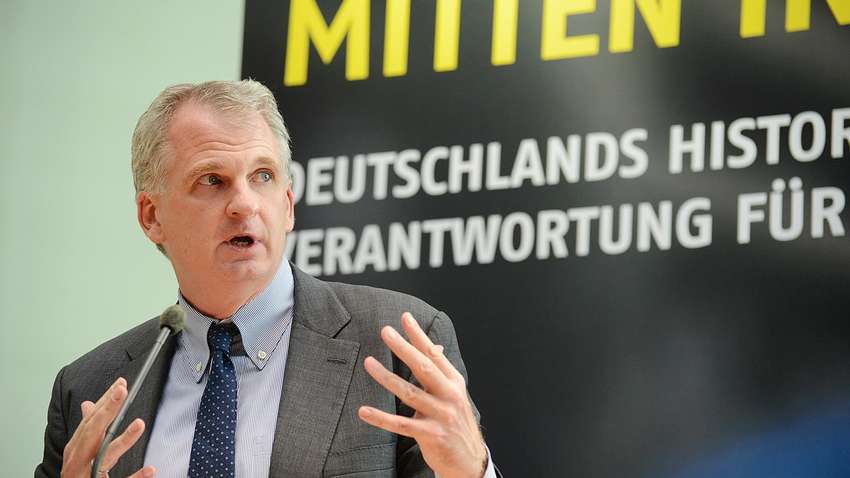 Відомий історик розповів, як Заходу реагувати на ядерний шантаж Росії