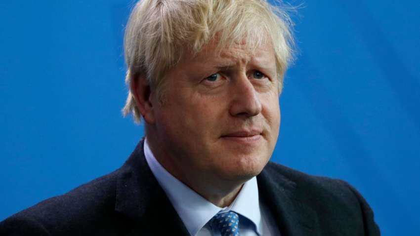 Коронавирус одного премьера уложил на больничную койку, другого заставил надеть врачебный халат: новости, которые вы могли пропустить