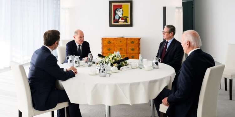 Байден, Шольц, Макрон и Стармер обсудили помощь Украине: к чему пришли