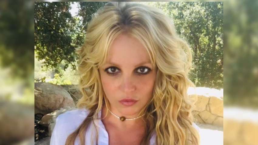 Бритни Спирс отказалась выходить на сцену, пока ею занимается отец