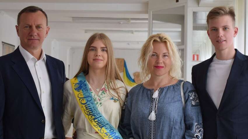 Донька мера Ужгорода засвітила дорогу колекцію: яке майно та доходи задекларував Андріїв Донька мера Ужгорода засвітила дорогу колекцію: яке майно та доходи задекларував Андріїв