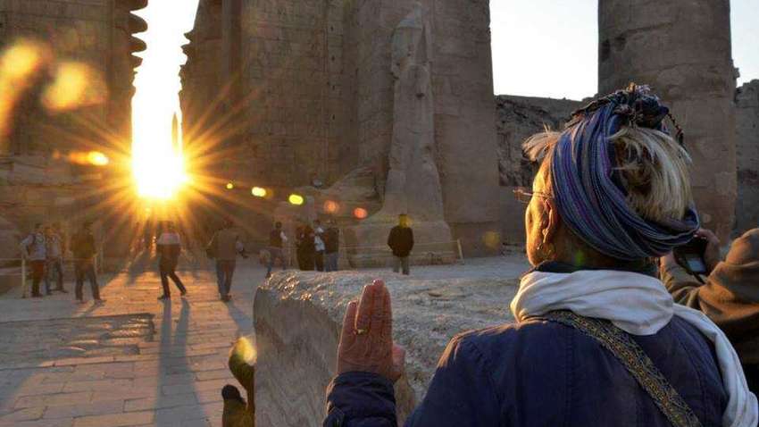 Натовпи туристів їдуть в Єгипет на зимове сонцестояння Натовпи туристів їдуть в Єгипет на зимове сонцестояння