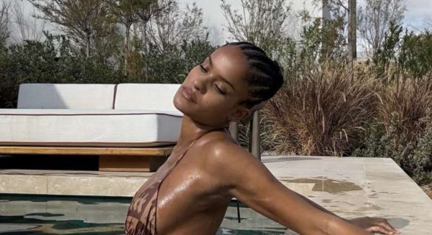 Беременная девушка Венсана Касселя показала новые фото топлесс