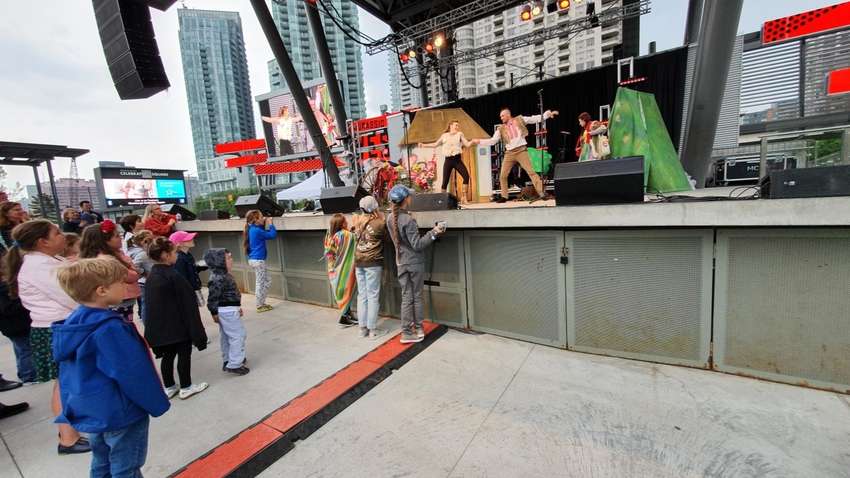 Днепровский театр имени Шевченко выступил на The Mississauga Ukrainian Festival в Канаде (ФОТО)