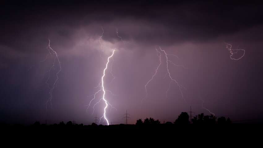 Три туриста погибли от удара молнии в горах Австрии