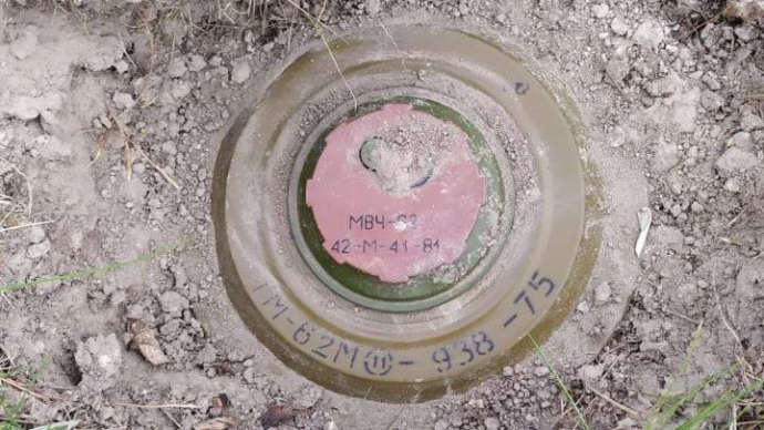 Проблема разминирования: на мине взорвался трактор