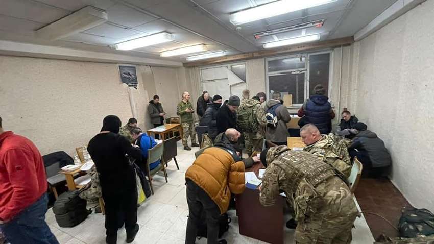 Украинцев призывают вставать на защиту Родины и вступать в терроборону