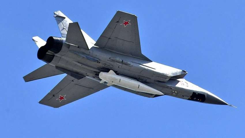 РФ підняли в небо носії балістичних ракет “Кинджал” РФ підняли в небо носії балістичних ракет “Кинджал”