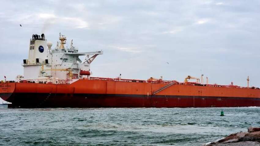 «Нефтяная блокада трещит»: супертанкер с нефтью прорвался через кризис в Ормузском проливе «Нефтяная блокада трещит»: супертанкер с нефтью прорвался через кризис в Ормузском проливе