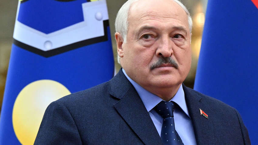 Лукашенко вынес на всеобщее обсуждение тему «падения России» 
