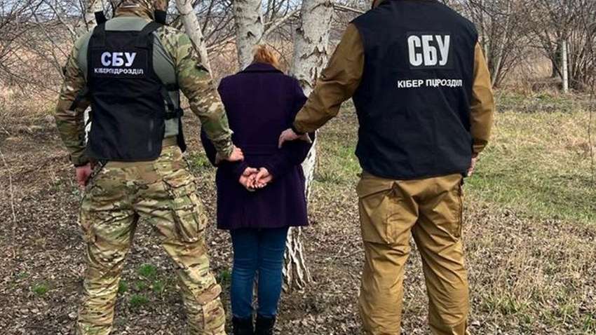 Наводила ракеты на больницы и общежития: СБУ задержала вражескую агентку Наводила ракеты на больницы и общежития: СБУ задержала вражескую агентку