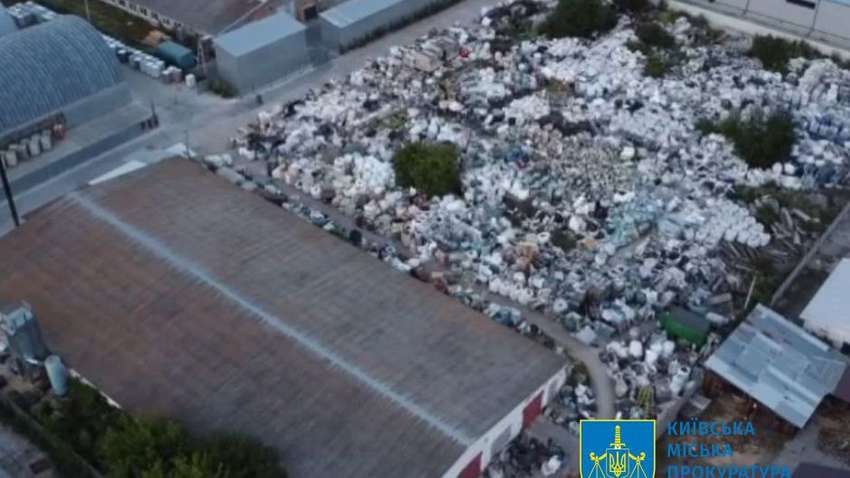 Шкідливі відходи на Київщині: понад 7000 кв. м землі забруднено небезпечними речовинами
