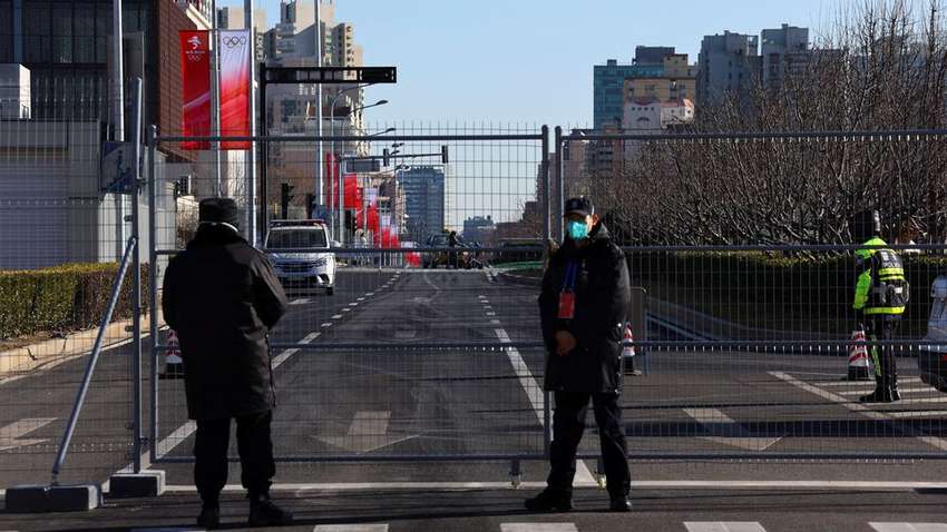 Поліцейський супровід, щоденні тести на Covid-19 і роботи-кухарі: що відбувається в Пекіні перед Олімпіадою