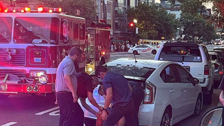 У США неподалік від Білого дому зловмисник відкрив вогонь по ресторану: є постраждалі (ФОТО)