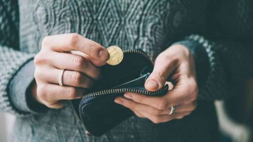 Какие психологические ловушки мешают выбраться из бедности