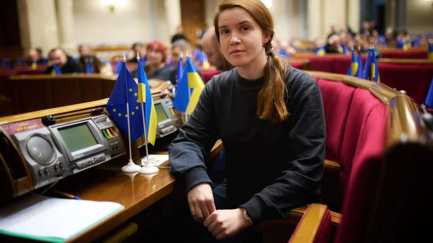 Безугла про вихід зі «Слуги народу»: Партії треба вибратися із «зелених хмаринок» 