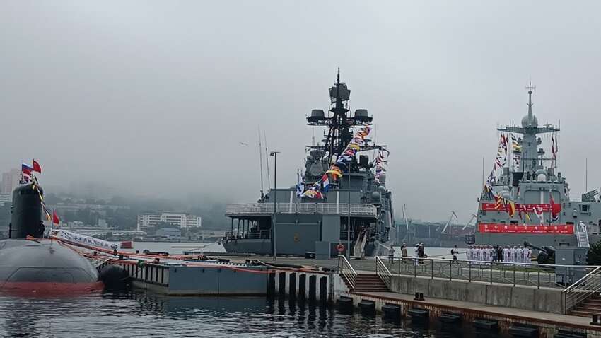 Флот трех континентов: у берегов Африки сошлись Китай, Россия и неожиданный союзник