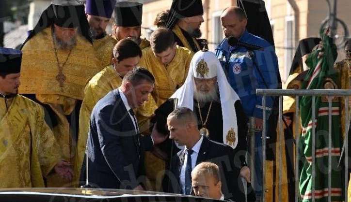 Патриарху Кириллу стало плохо после крестного шествия: его забрала скорая Патриарху Кириллу стало плохо после крестного шествия: его забрала скорая