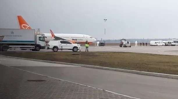 Аваков заспокоїв: "не треба істерити, всі прилетіли здорові"