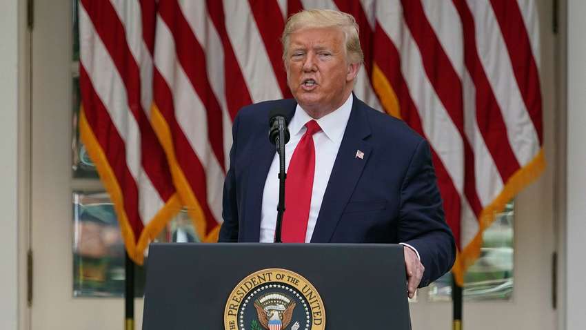 Дональд Трамп пригрозил запретить социальные сети