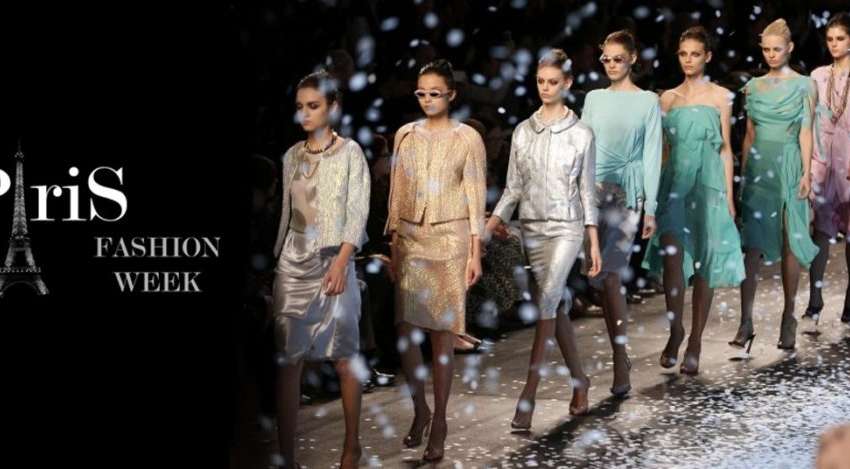 Спів хору a capella, приглушене світло, вікна в готичному стилі: У Парижі відбувся показ колекції Dior