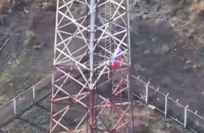 Окупанти встановили російський прапор на Харківщині (ВІДЕО) Окупанти встановили російський прапор на Харківщині (ВІДЕО)