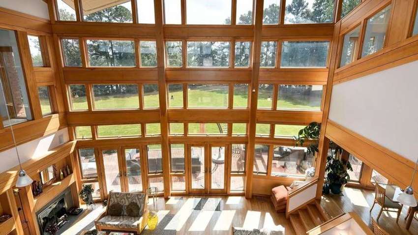 В США продают дом, имеющий триста окон