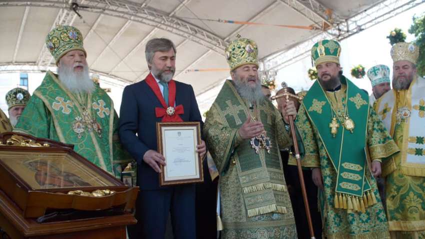 Предстоятель УПЦ Митрополит Онуфрій нагородив Вадима Новинського орденом