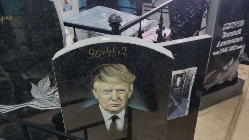 У Росії почали виготовляти могильні надгробки із зображенням Меркель і Трампа (ФОТО)