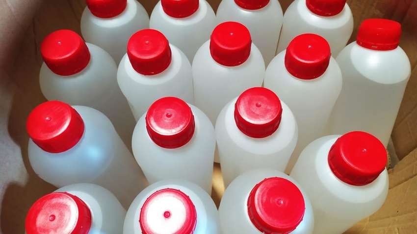 Под Киевом в заброшенном доме культуры разливали "антисептик"