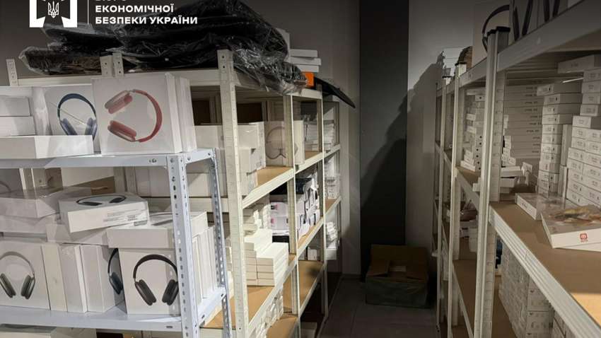 Украинцы покупали поддельную технику известного бренда: подробности