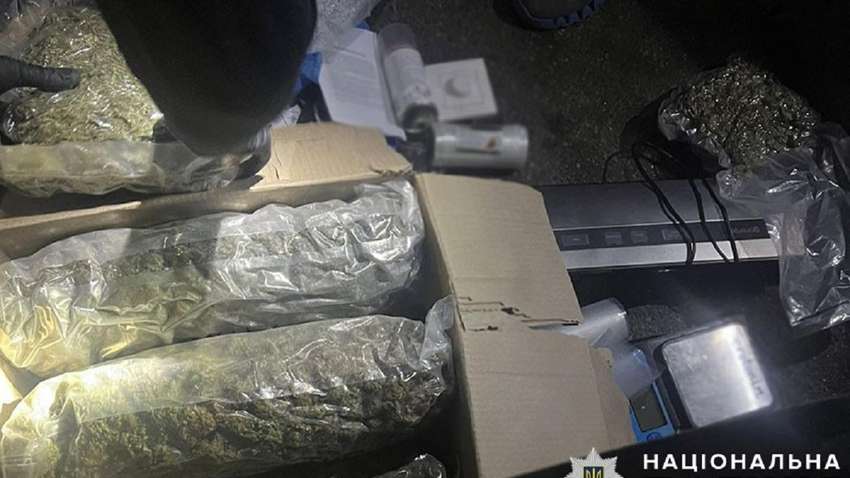 Мешканець Черкас продавав у Києві наркотики: вилучили “товар” на 8 млн грн (ФОТО)