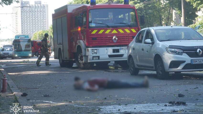 Зеленський заявив, що має бути з Росією після удару по Сумах Зеленський заявив, що має бути з Росією після удару по Сумах