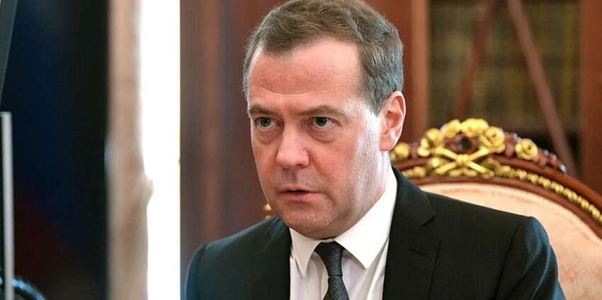 Медведев нагло позволяет себе угрозы Трампу: на Западе удивили причиной Медведев нагло позволяет себе угрозы Трампу: на Западе удивили причиной