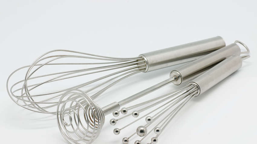 "Мэр" оккупированного Дебальцево подарил детскому саду кухонный венчик (фото)