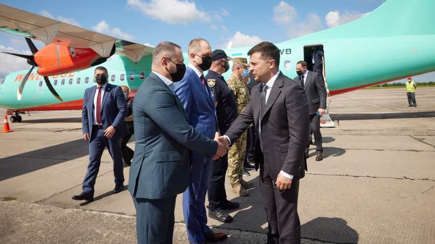 Зеленский открыл авиарейсы в Кривой Рог