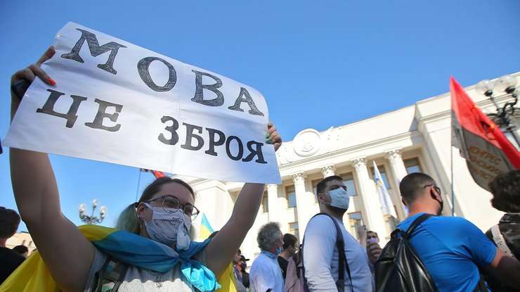 "Ласковая украинизация для русскоязычных": министр культуры негативно прокомментировал "языковые" штрафы