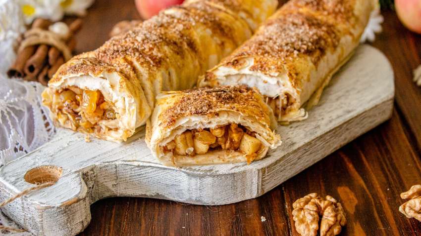 Яблучний штрудель у домашніх умовах: традиційний рецепт Яблучний штрудель у домашніх умовах: традиційний рецепт