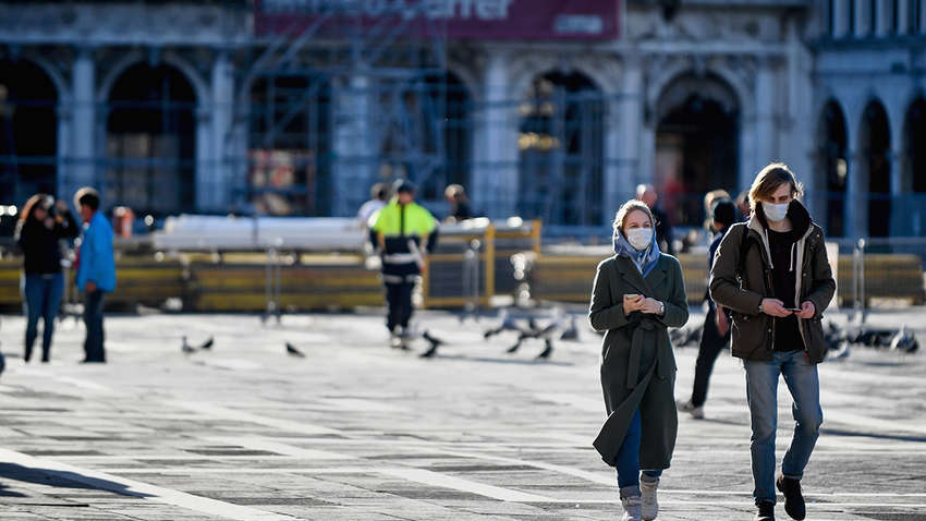 Коронавирус в Италии: за сутки скончались почти 500 человек