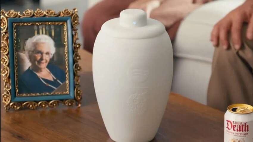 "Чтобы не преследовал призрак": в продажу поступила урна, которая транслирует любимые плейлисты покойного