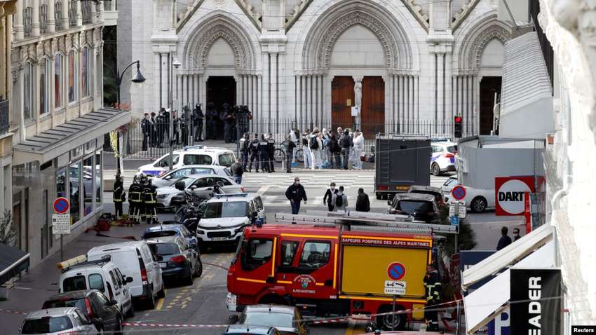 Во Франции рассказали, кто обезглавил женщину в храме Нотр-Дам Во Франции рассказали, кто обезглавил женщину в храме Нотр-Дам