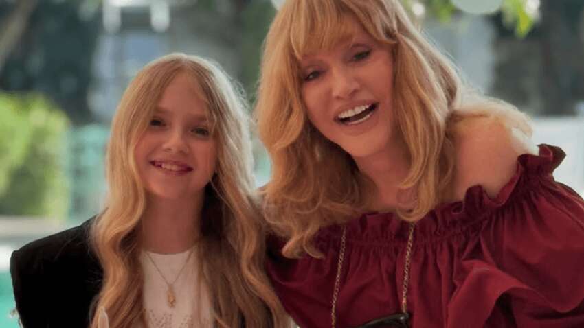 "Насыщенный маршрут": Пугачева приезжала в Москву с дочерью (ФОТО) "Насыщенный маршрут": Пугачева приезжала в Москву с дочерью (ФОТО)